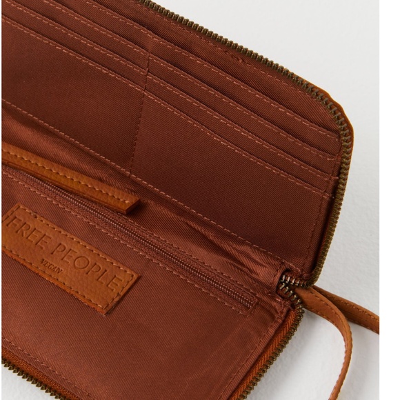 Free People Vegan Distressed Wallet in Brown NWT - Picture 5 of 7